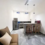 Casa Caracol, Prime Location, Pristine, Newly Renovated