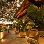 Welcome To Paradise - Luxurious 2 Bedroom Oasis With Pool And Lush Tropical Garden