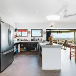 Stunning Ocean Views 2 Pools 10 Min Walk To Beach
