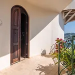 Casa Neruda Overlooking The Bay