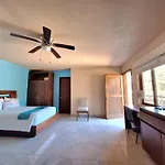Pacific Inn Hotel