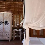 Casa Nainoa - Home With Pool & Rooftop Palapa