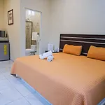 Hotel y Suites Los Encantos