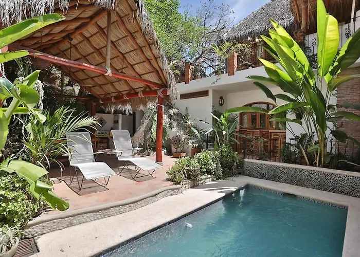 Casa Nainoa - Home With Pool & Rooftop Palapa