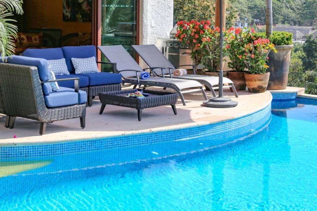 Lodge Kiwi. Huge Pool, Steps To Town N Beach. 6 Brm 7.5 Bth 3 Kcn