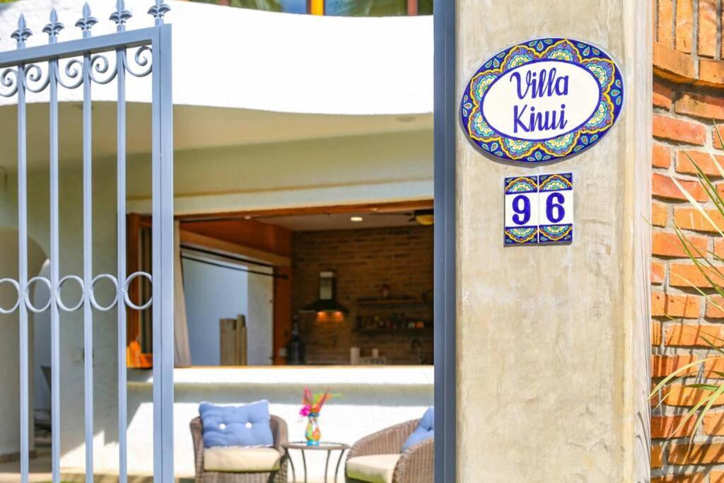 Kiwi. Huge Pool, Steps To Town N Beach. 6 Brm 7.5 Bth 3 Kcn Lodge