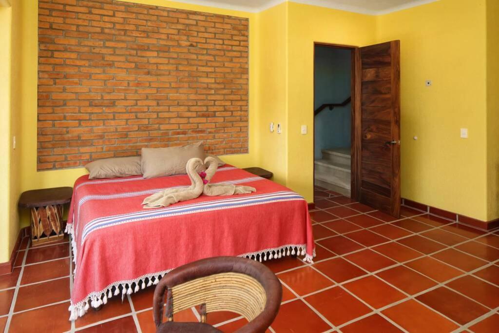 Kiwi. Huge Pool, Steps To Town N Beach. 6 Brm 7.5 Bth 3 Kcn Sayulita