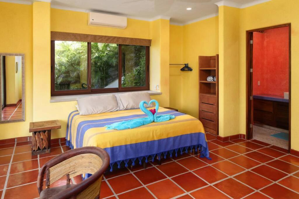 Kiwi. Huge Pool, Steps To Town N Beach. 6 Brm 7.5 Bth 3 Kcn Sayulita
