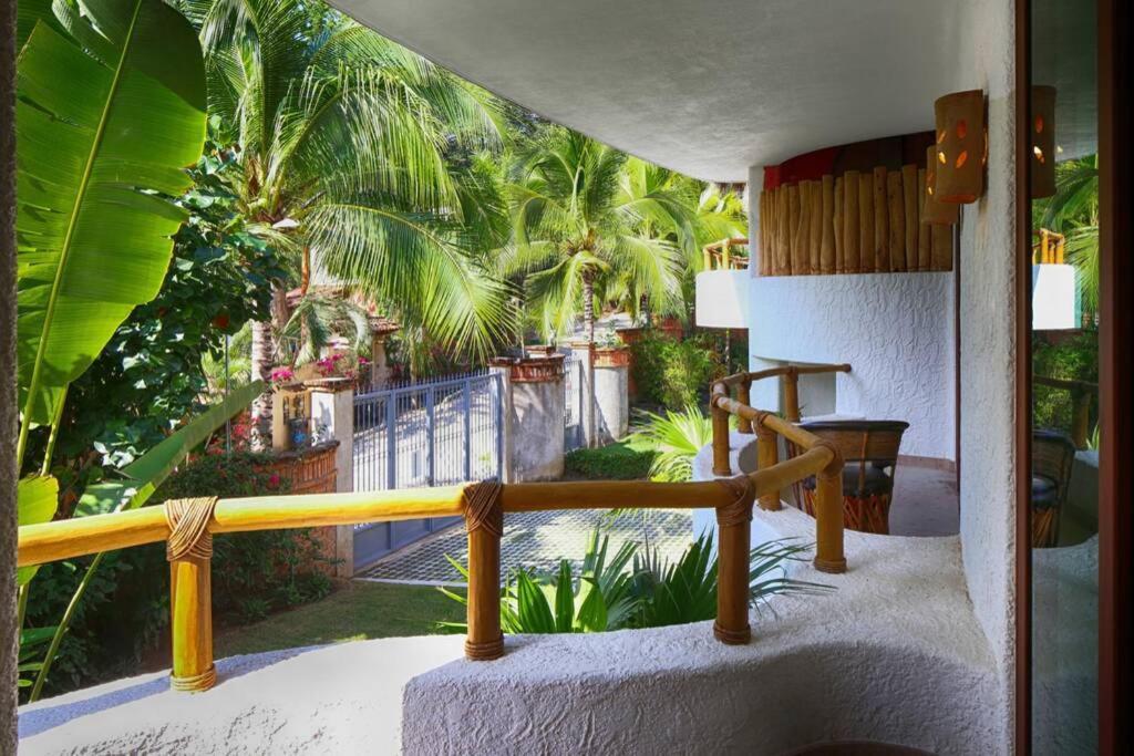 Kiwi. Huge Pool, Steps To Town N Beach. 6 Brm 7.5 Bth 3 Kcn * Sayulita