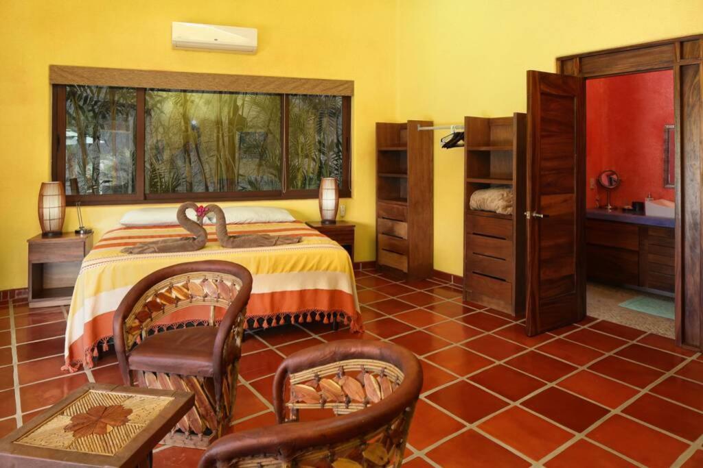 Kiwi. Huge Pool, Steps To Town N Beach. 6 Brm 7.5 Bth 3 Kcn * Sayulita
