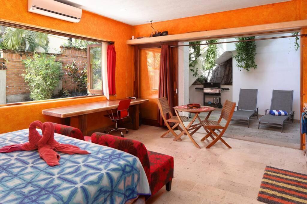 Kiwi. Huge Pool, Steps To Town N Beach. 6 Brm 7.5 Bth 3 Kcn Sayulita