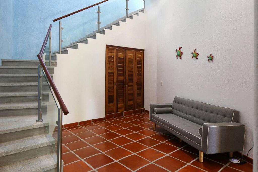 Lodge Kiwi. Huge Pool, Steps To Town N Beach. 6 Brm 7.5 Bth 3 Kcn