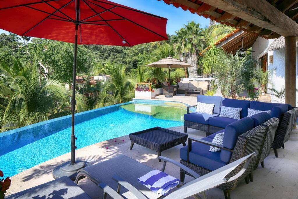 Lodge Kiwi. Huge Pool, Steps To Town N Beach. 6 Brm 7.5 Bth 3 Kcn