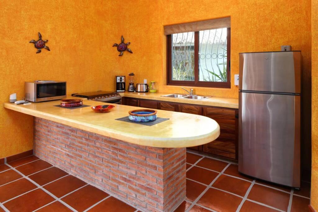 Kiwi. Huge Pool, Steps To Town N Beach. 6 Brm 7.5 Bth 3 Kcn * Sayulita