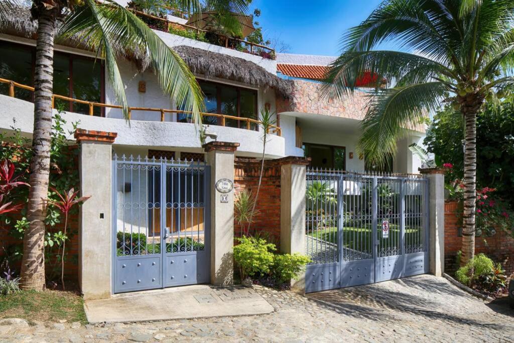Lodge Kiwi. Huge Pool, Steps To Town N Beach. 6 Brm 7.5 Bth 3 Kcn *