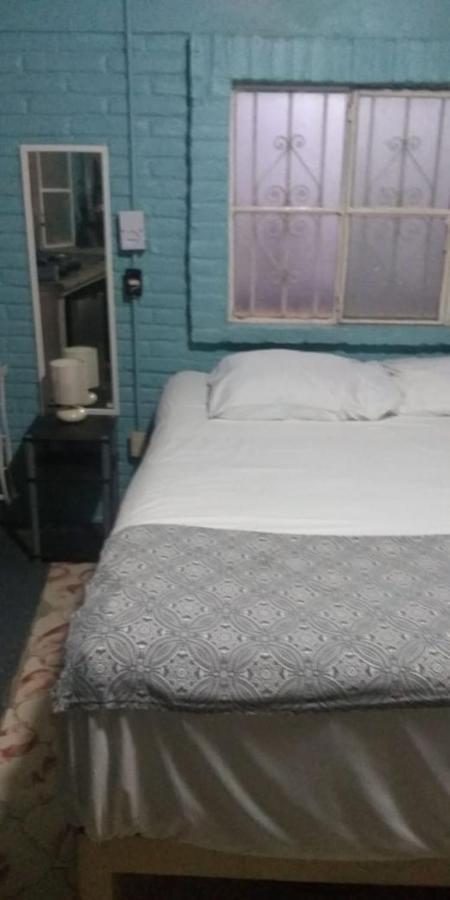 Capsule hotel Lola