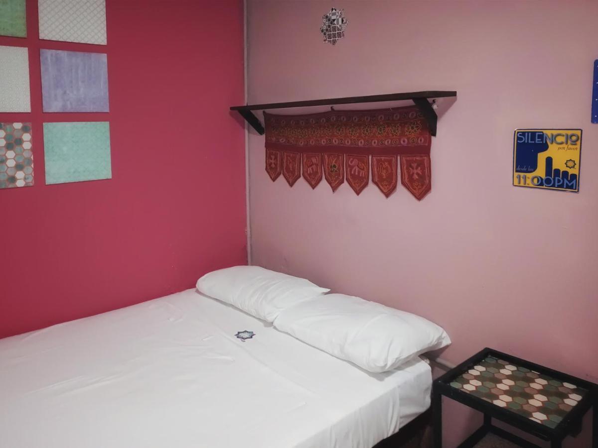 Capsule hotel Lola