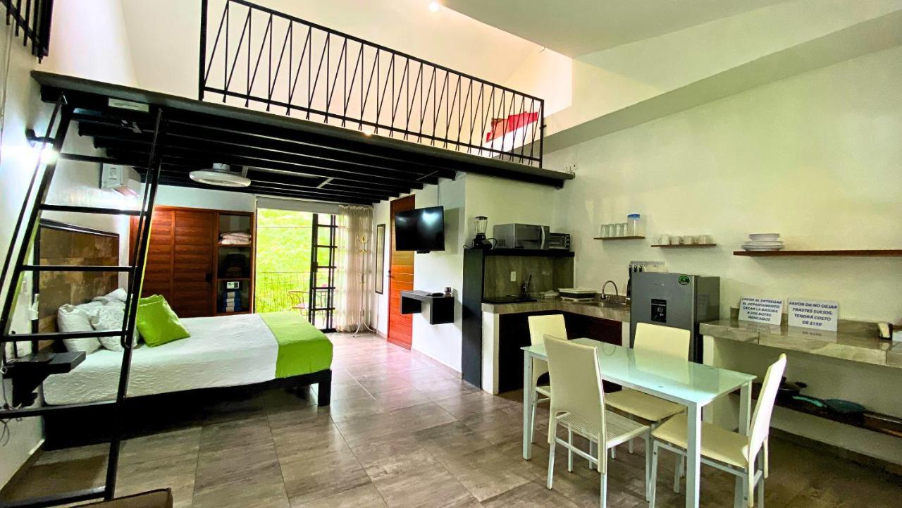 Cantares Hotel *