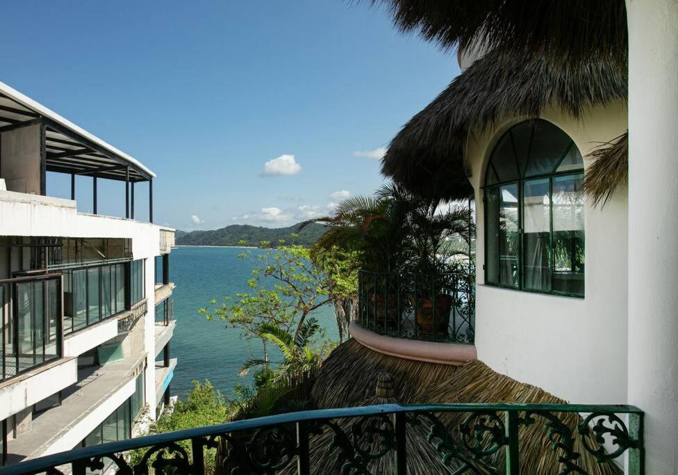 Casa Neruda Overlooking The Bay Apartment