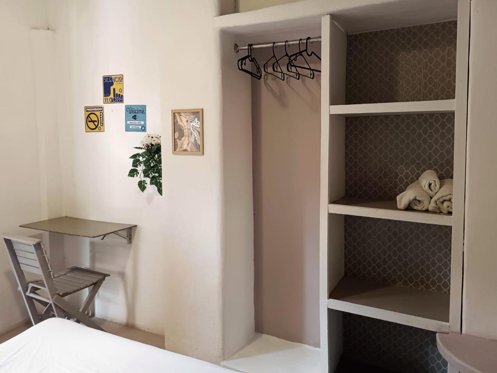 Capsule hotel Lola