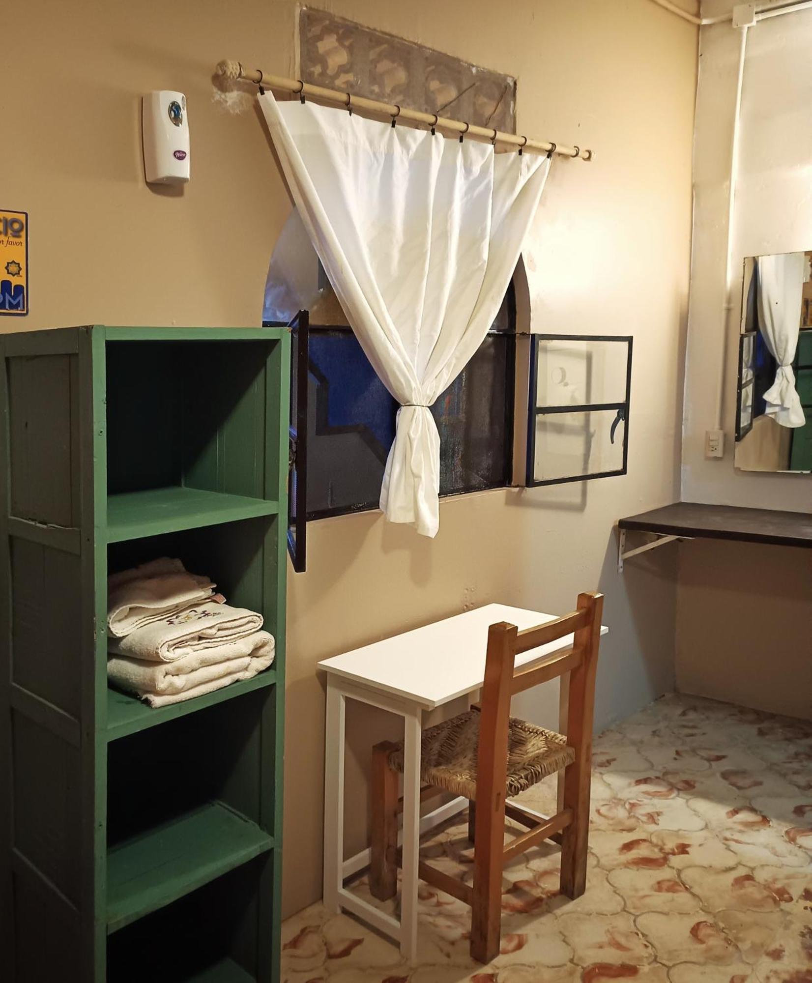 Capsule hotel Lola 3*