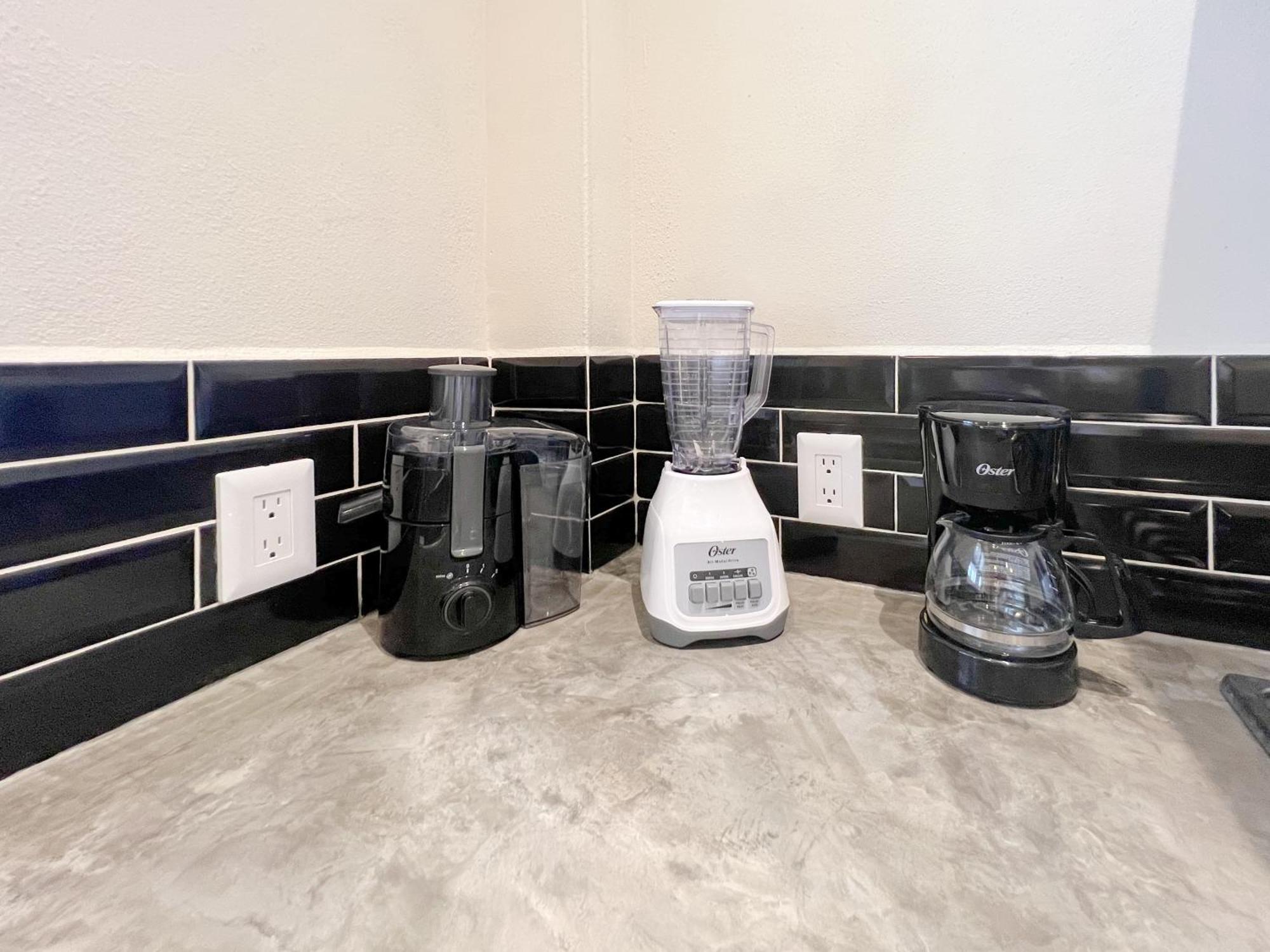 Location, Pristine, Secure, Newly Renovated Apartamento