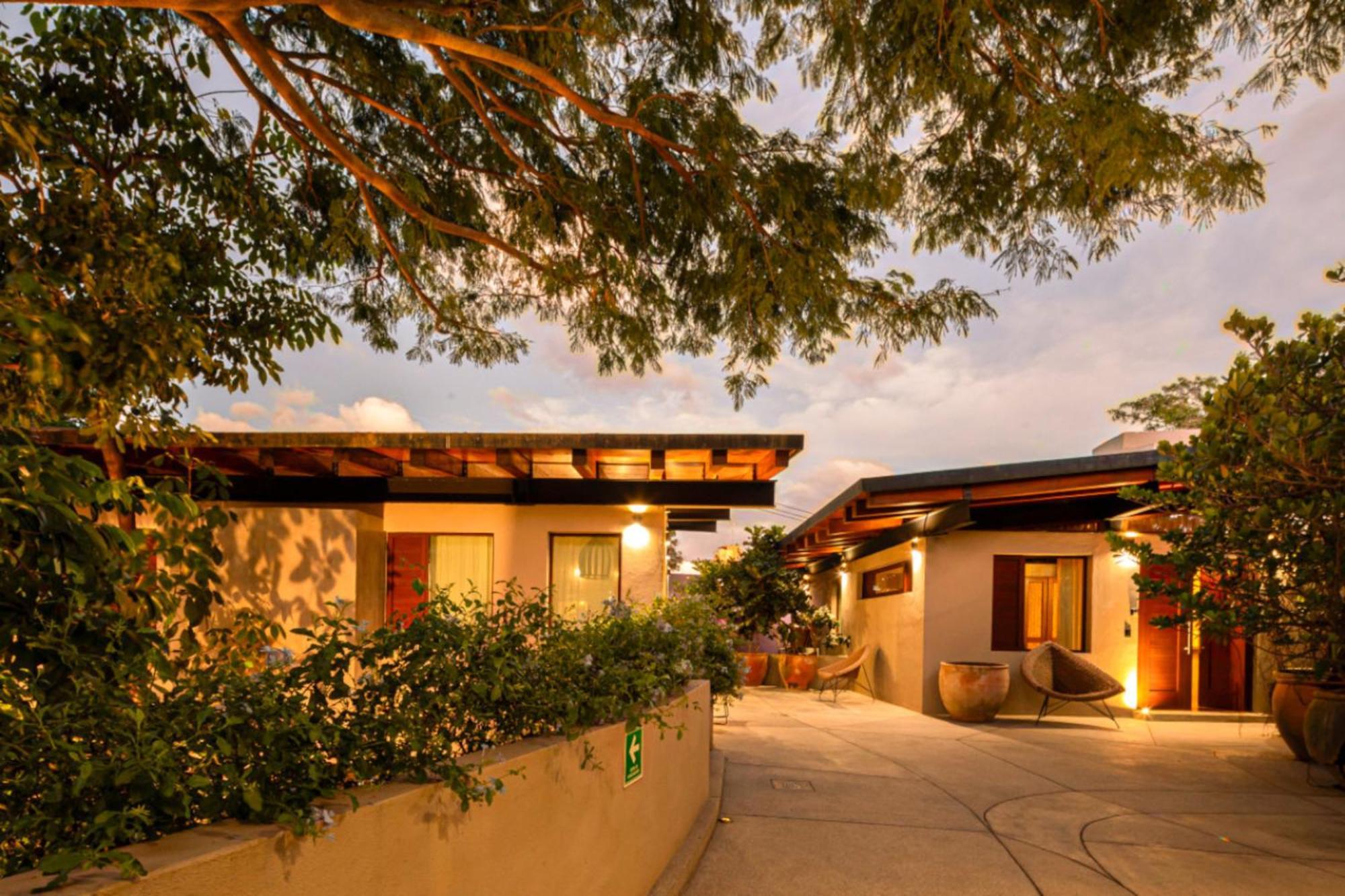 Welcome To Paradise - Luxurious 2 Bedroom Oasis With Pool And Lush Tropical Garden Villa