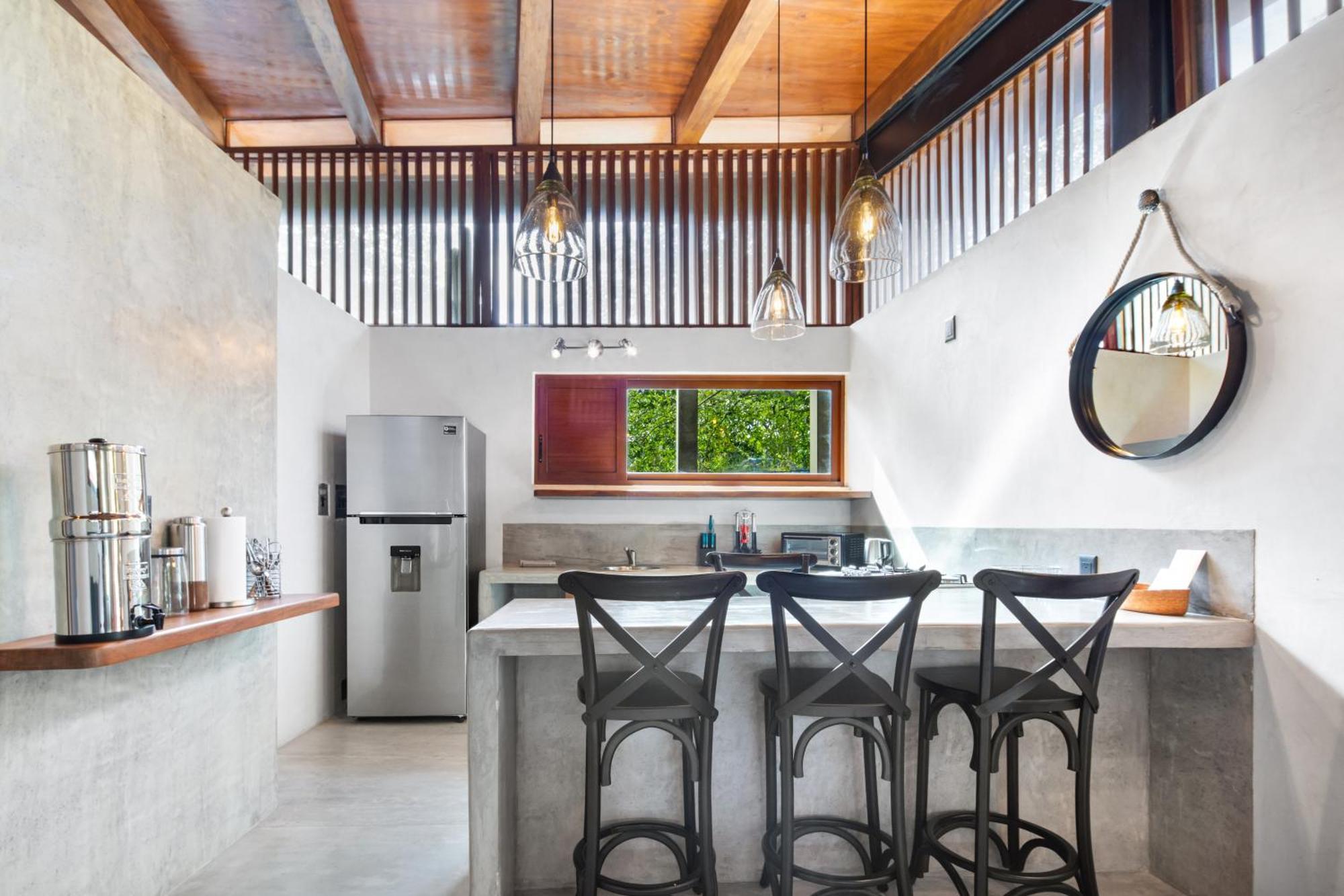 Welcome To Paradise - Luxurious 2 Bedroom Oasis With Pool And Lush Tropical Garden Villa