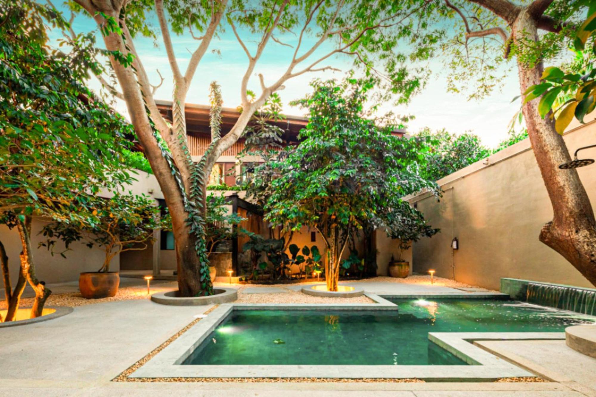 Welcome To Paradise - Luxurious 2 Bedroom Oasis With Pool And Lush Tropical Garden *