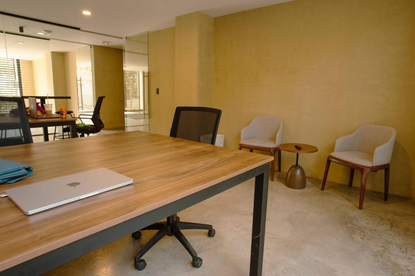 Apartment Stylish Downtown With Pool Jacuzzi Gym And Parking