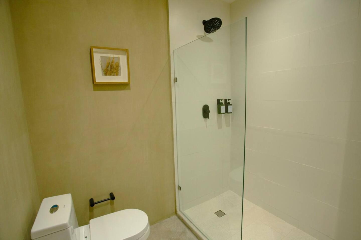 Stylish Downtown With Pool Jacuzzi Gym And Parking Apartment