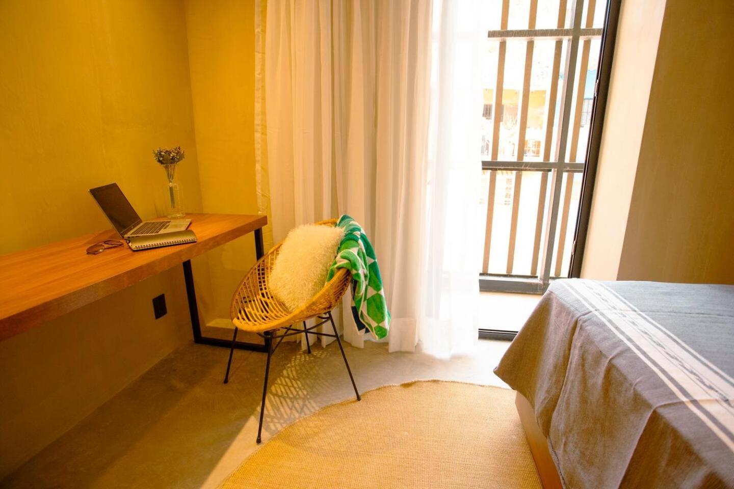 Apartment Stylish Downtown With Pool Jacuzzi Gym And Parking
