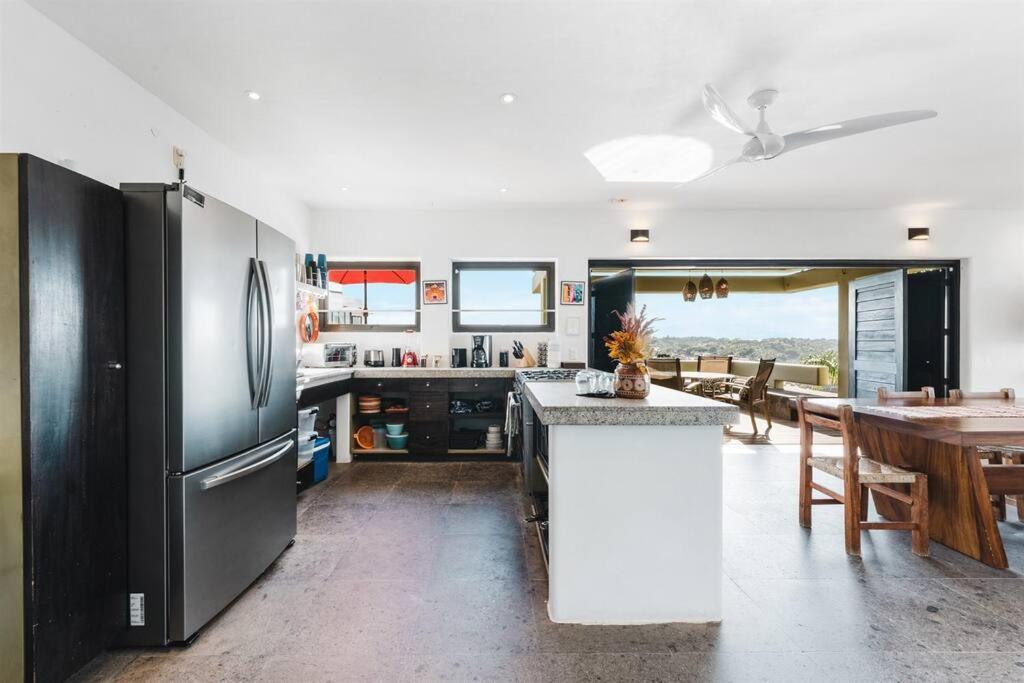 Villa Stunning Ocean Views 2 Pools 10 Min Walk To *