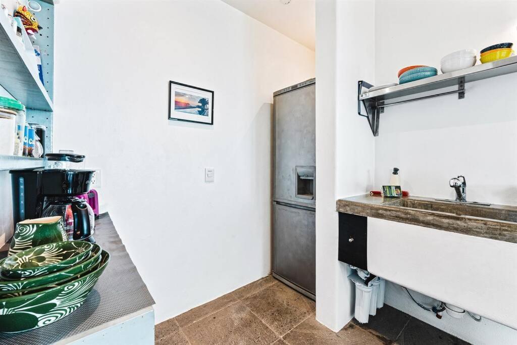 Stunning Ocean Views 2 Pools 10 Min Walk To *