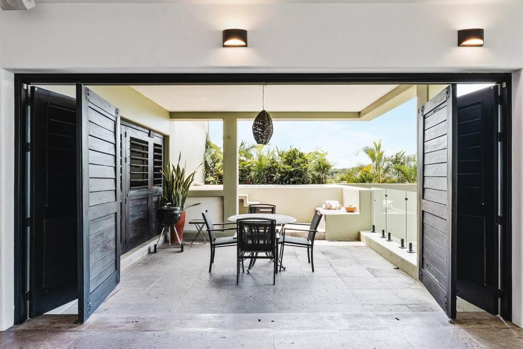 Stunning Ocean Views 2 Pools 10 Min Walk To *