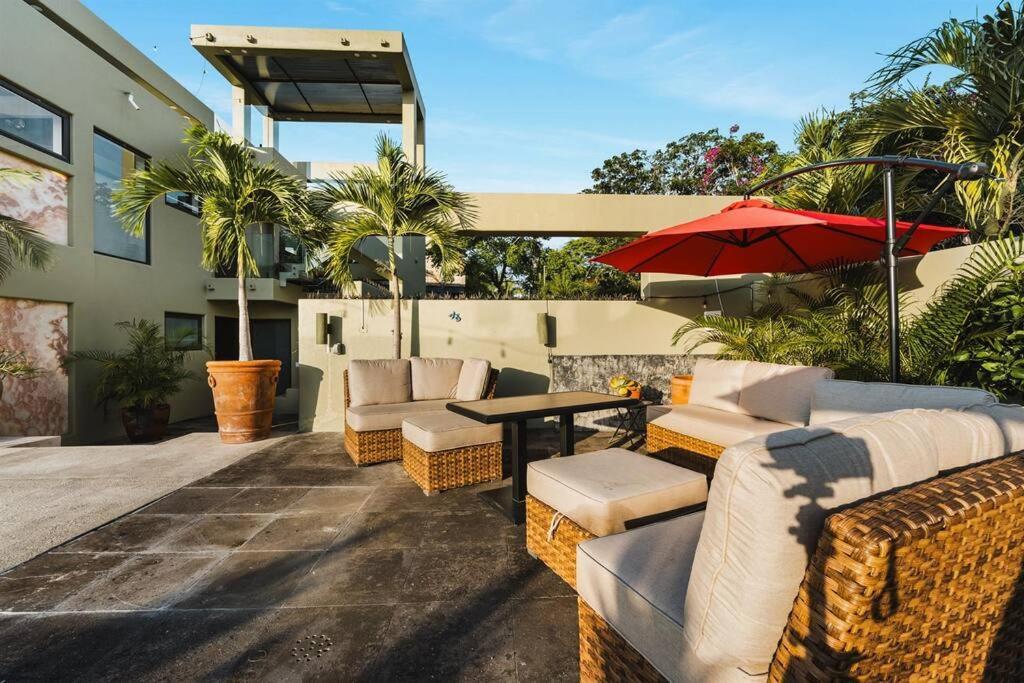 Villa Stunning Ocean Views 2 Pools 10 Min Walk To