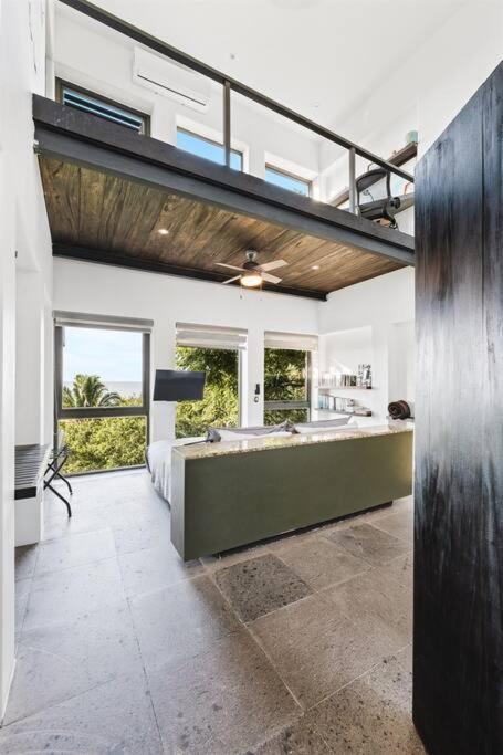 Villa Stunning Ocean Views 2 Pools 10 Min Walk To *