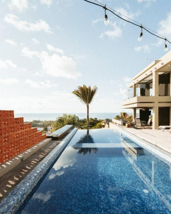 Stunning Ocean Views 2 Pools 10 Min Walk To