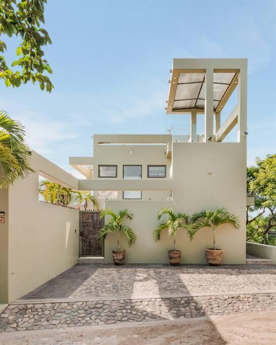 Villa Stunning Ocean Views 2 Pools 10 Min Walk To