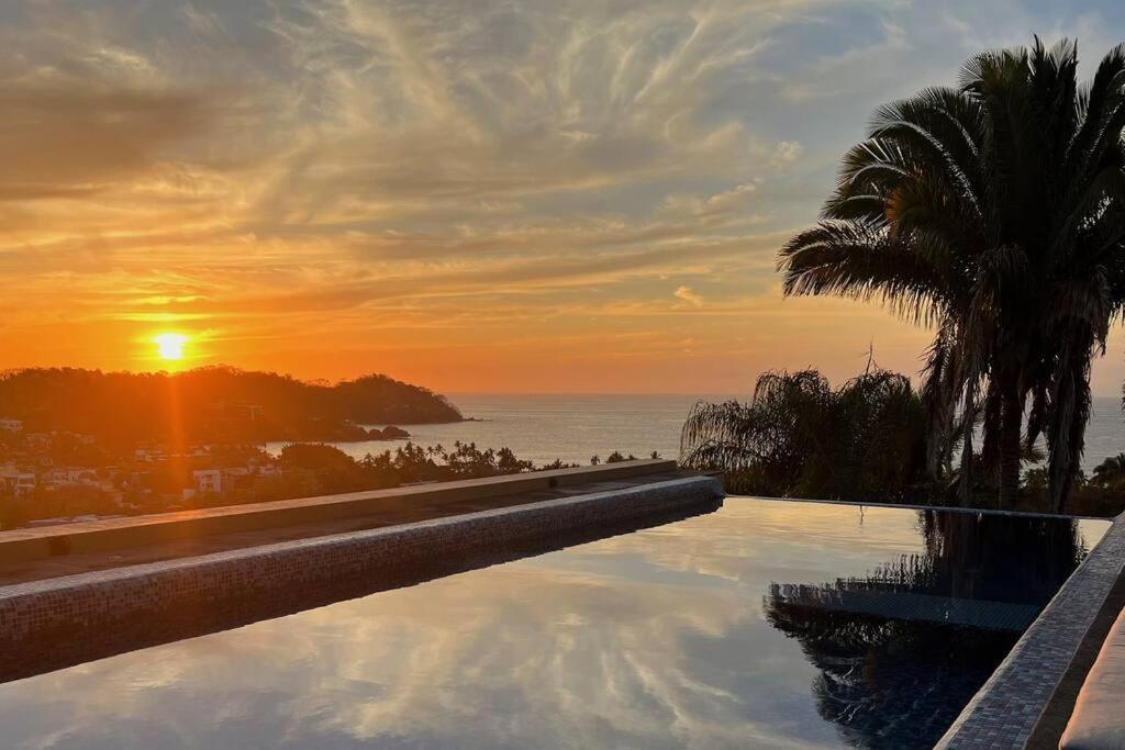 Stunning Ocean Views 2 Pools 10 Min Walk To