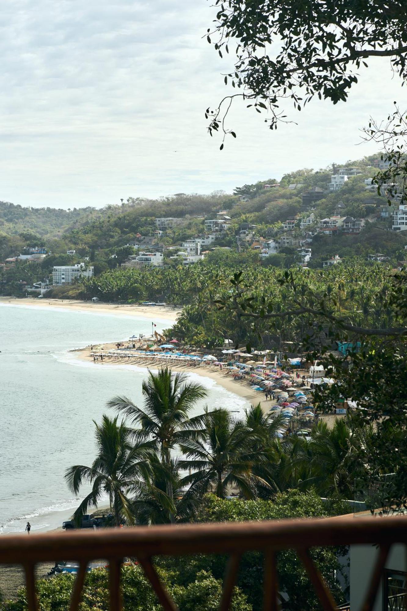 Hotel Ysuri - Beachfront 5*