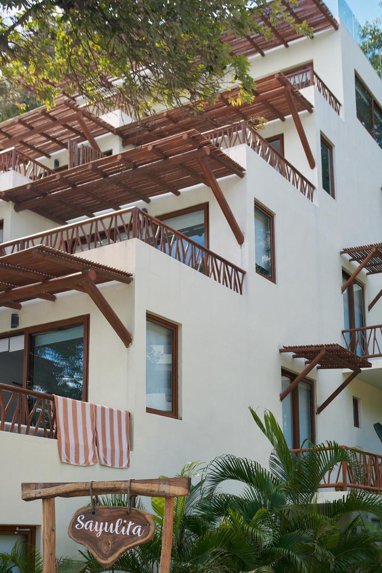 Ysuri - Beachfront Hotel
