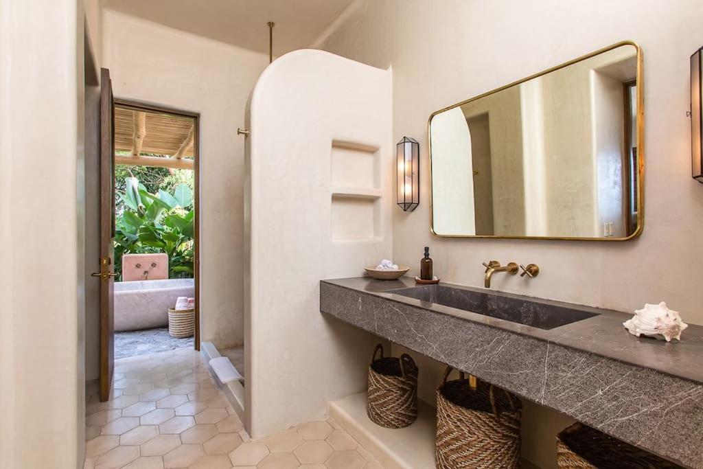 Casa Naga Fully Staffed Luxury Experience Villa *