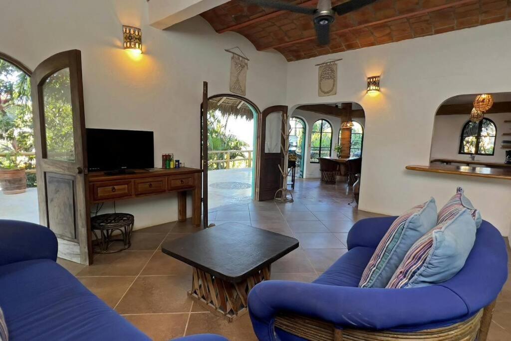 Mexican Retreat - 3br - Ocean & Mountain Views, Great Location, Wifi