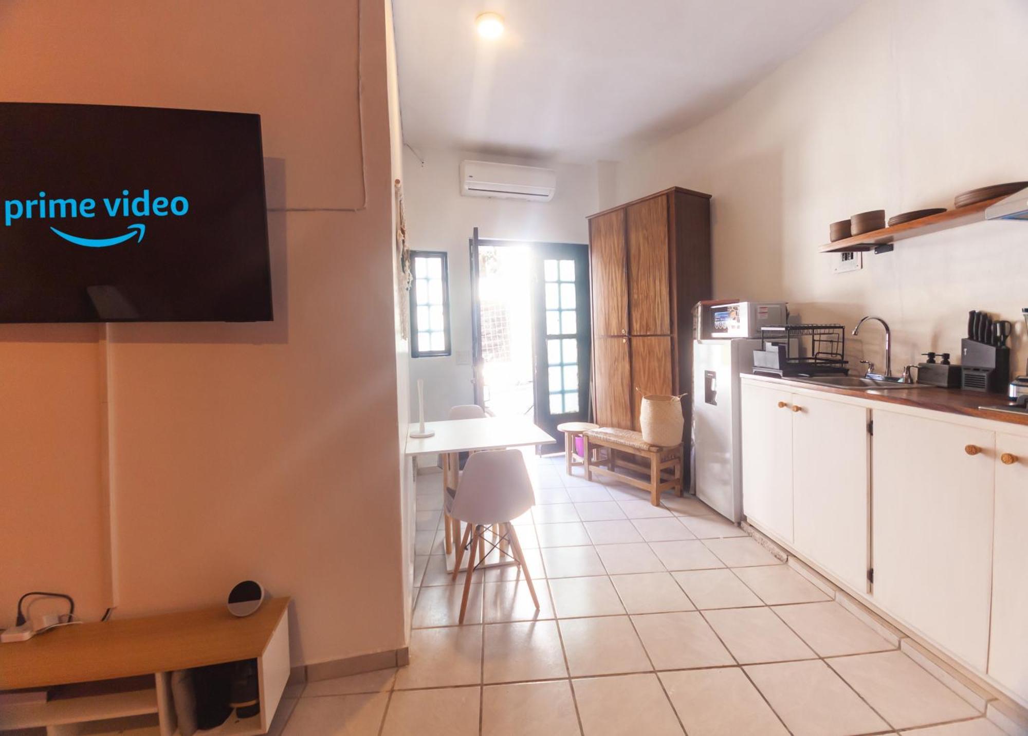 500Mbps, Steps To Beach & Downtown, Kingbed Apartment