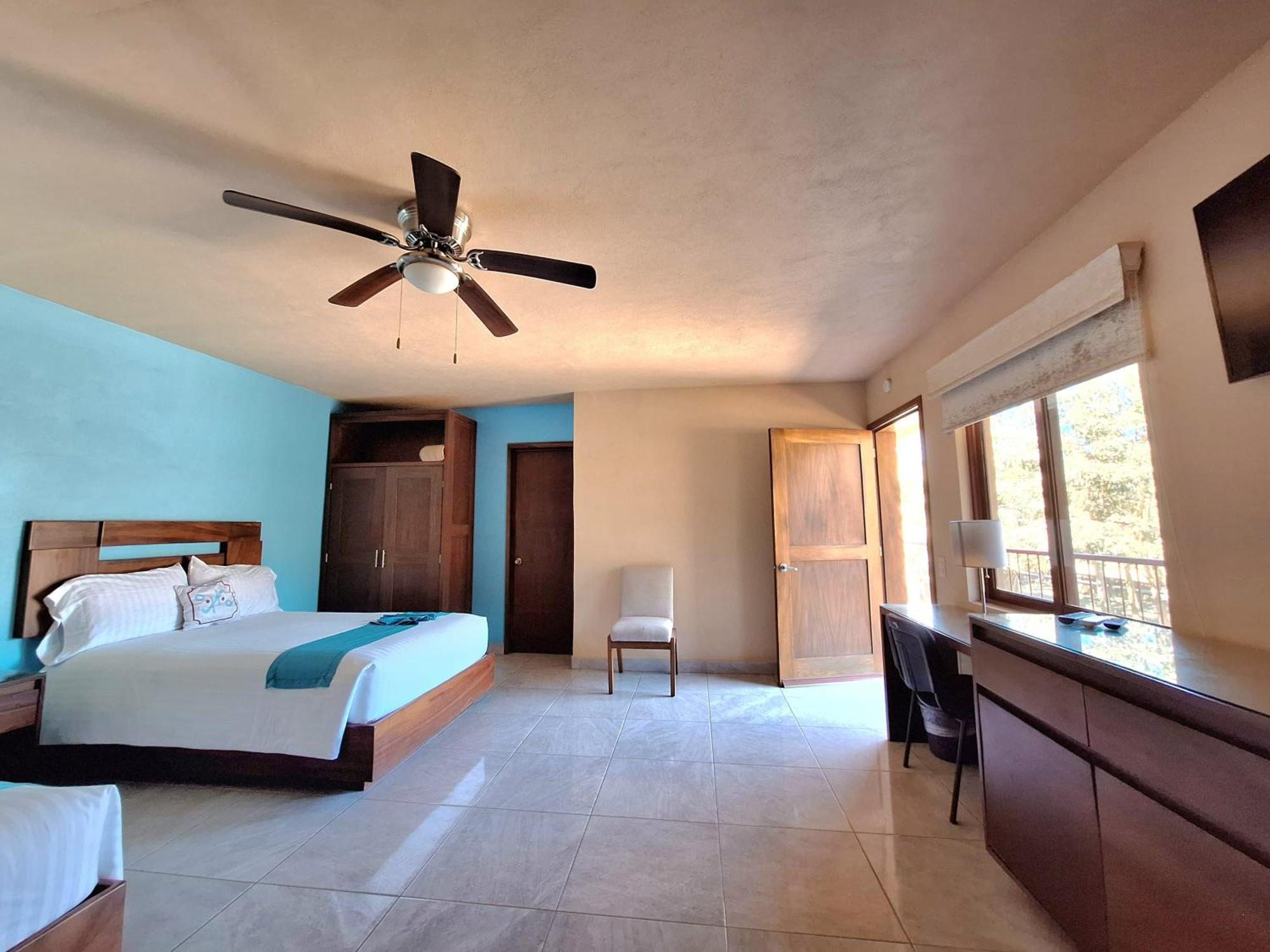 Hotel Pacific