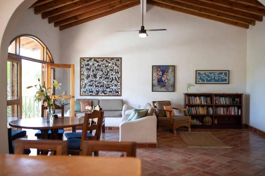 Casa Nainoa - With Pool & Rooftop Palapa *