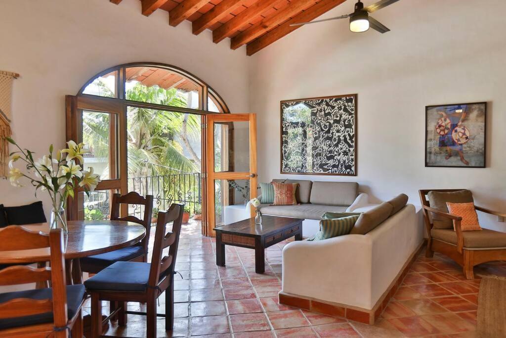 Casa Nainoa - With Pool & Rooftop Palapa Apartment *
