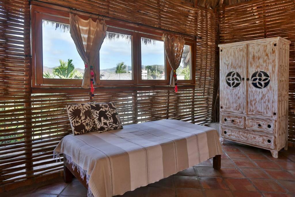 Casa Nainoa - With Pool & Rooftop Palapa Apartment