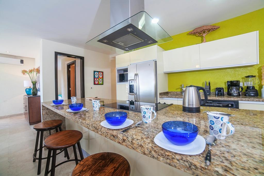 Pajaro De Fuego, Chelsea's Luxury Units *